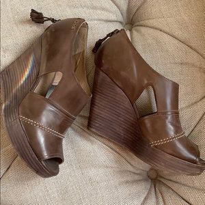 Chloe peep toe cut out wedges! Size 38